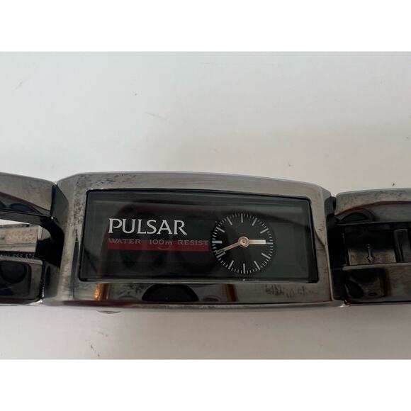 PULSAR 100M Stainless Steel Mens Watch Water Resistant - Picture 2 of 6